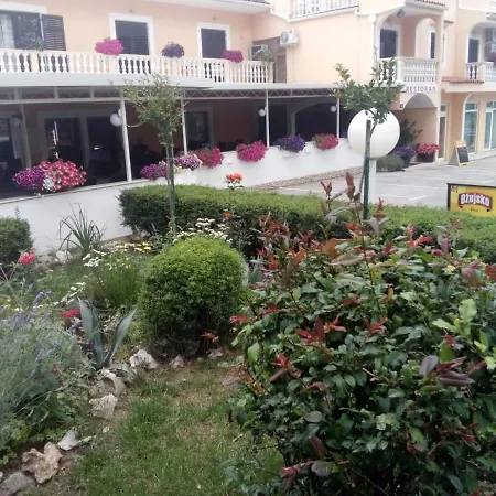Pansion Restoran Marin בית הארחה פוסדריה