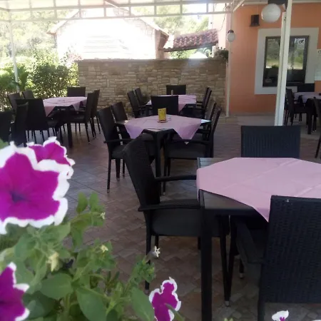 Pansion Restoran Marin בית הארחה פוסדריה