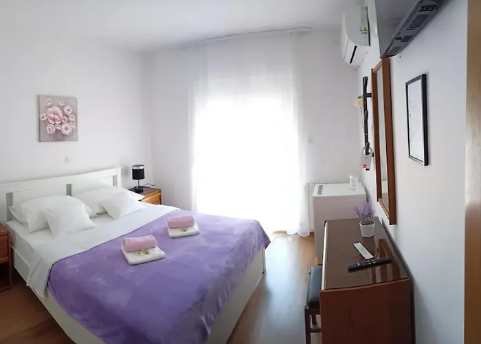 Pansion Restoran Marin 포세다르예